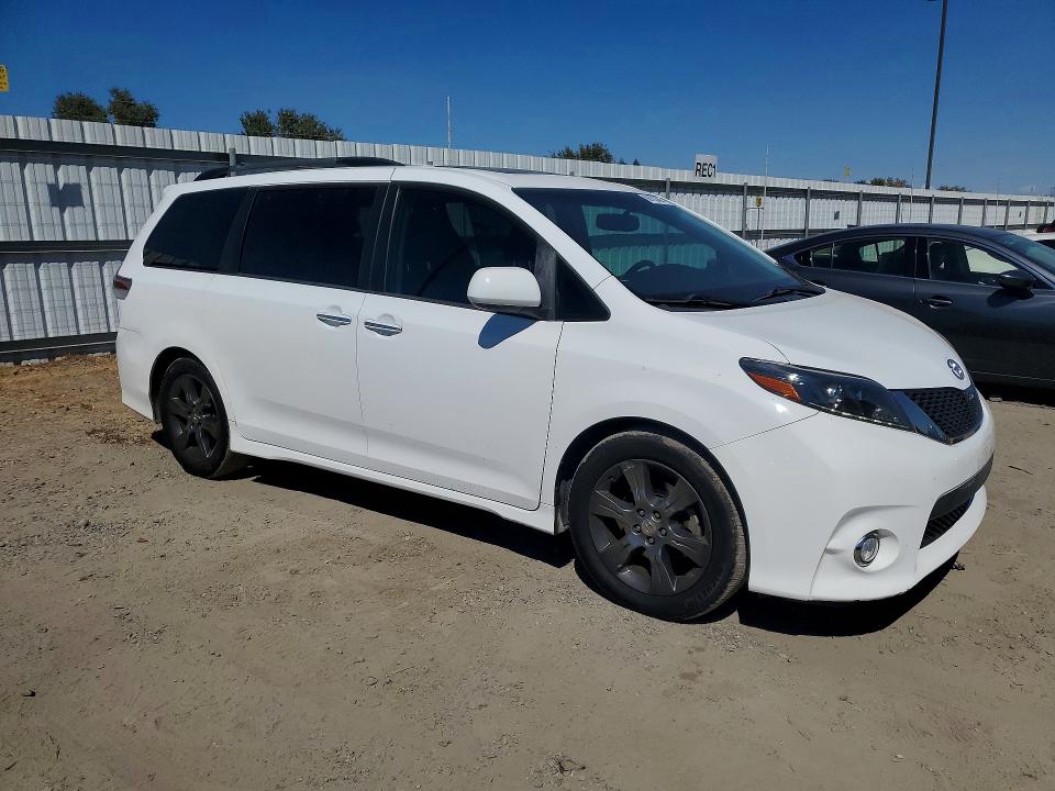 Photo 4 from auction – 2016 TOYOTA SIENNA with VIN 5TDXK3DC1GS710207