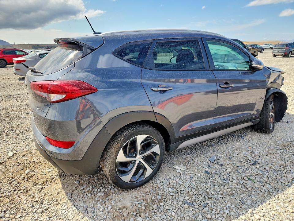 Photo 3 from auction – 2017 HYUNDAI TUCSON with VIN KM8J3CA23HU489927