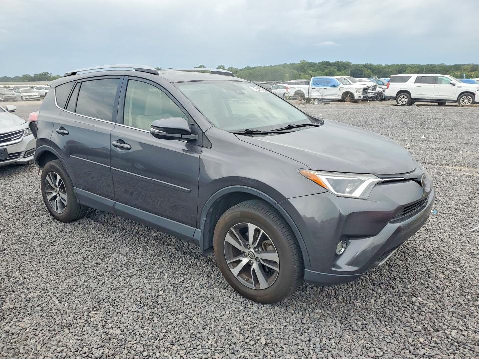 Photo 4 from auction – 2017 TOYOTA RAV4 with VIN JTMRFREV3HJ117723