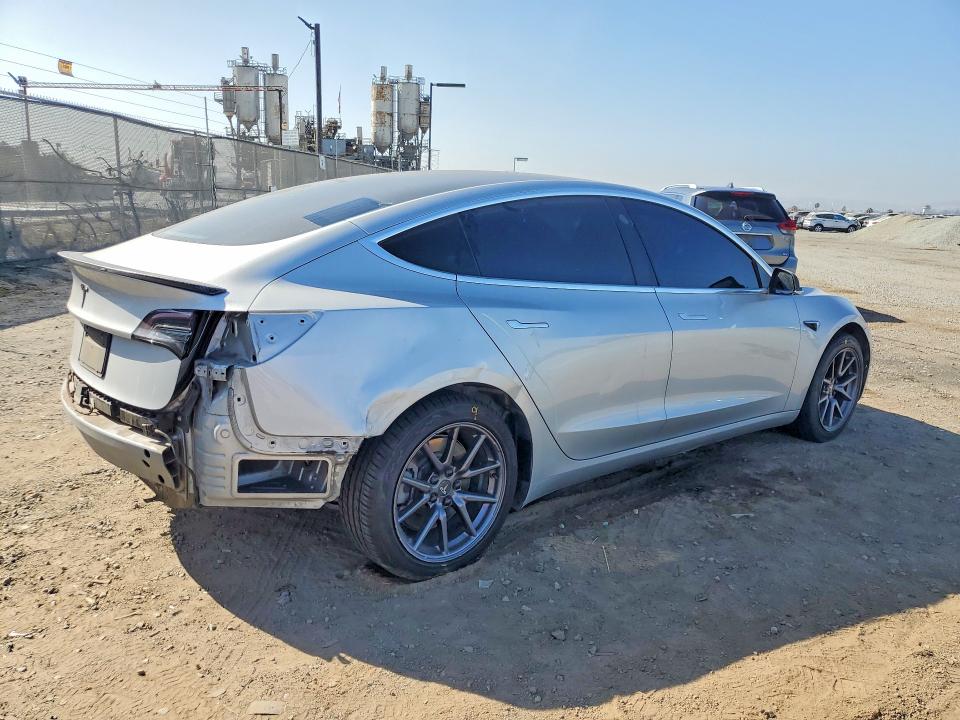 Photo 3 from auction – 2018 TESLA MODEL 3 with VIN 5YJ3E1EA9JF162539