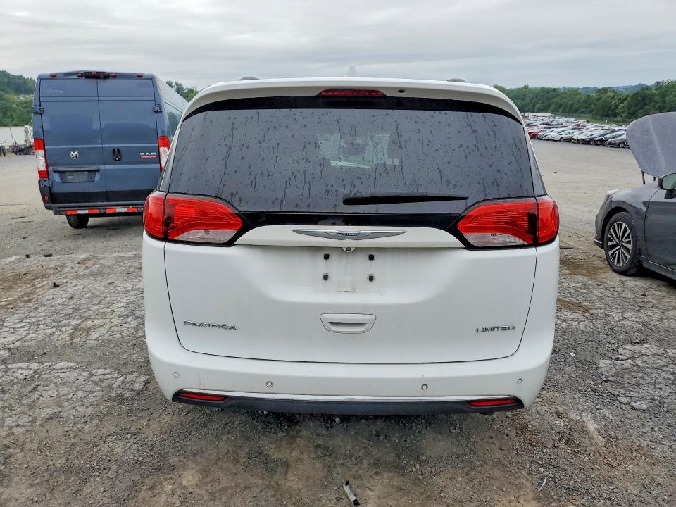 Photo 6 from auction – 2017 CHRYSLER PACIFICA with VIN 2C4RC1GG6HR817319