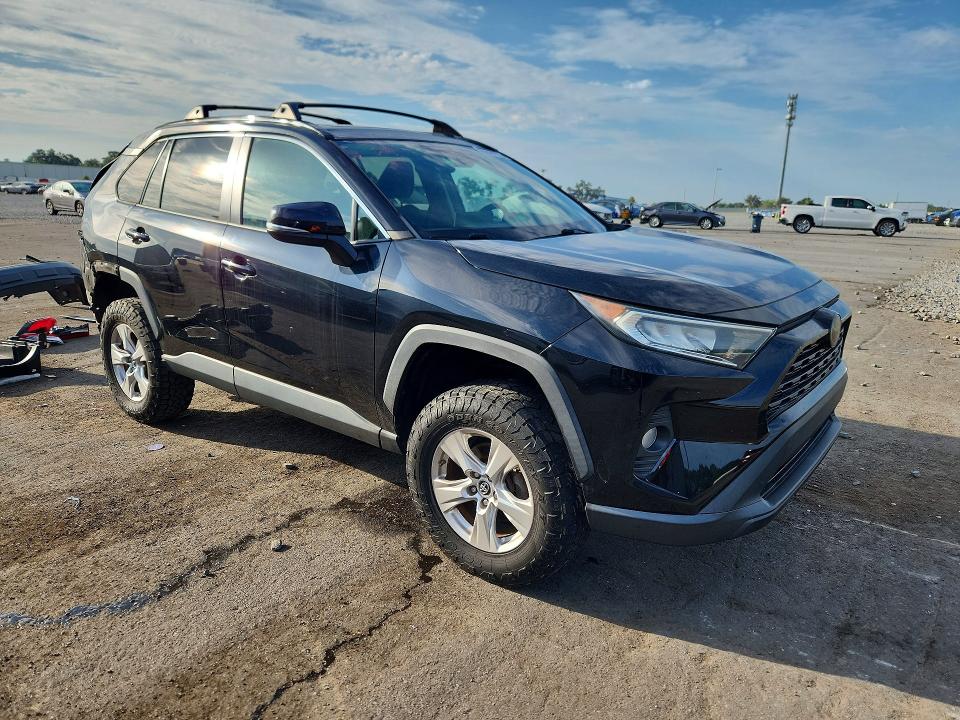 Photo 4 from auction – 2019 TOYOTA RAV4 with VIN 2T3P1RFV9KW071215