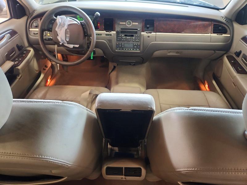 Photo 8 from auction – 2006 LINCOLN TOWN CAR with VIN 1LNHM81VX6Y633403