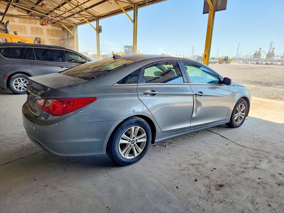 Photo 3 from auction – 2013 HYUNDAI SONATA with VIN 5NPEB4AC2DH754087