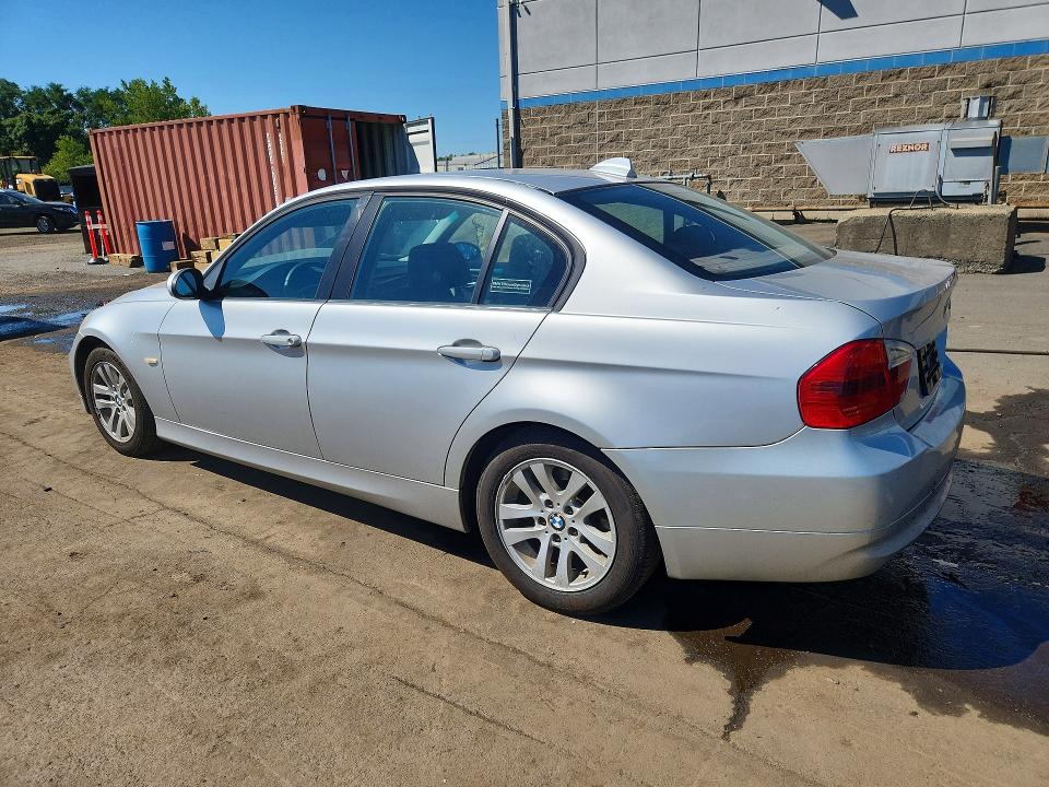 Foto 2 de la subasta – 2006 BMW 325 con VIN WBAVD13506KT79812