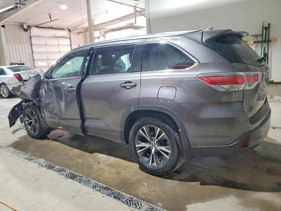 Photo 2 from auction – 2016 TOYOTA HIGHLANDER with VIN 5TDJKRFH8GS239691