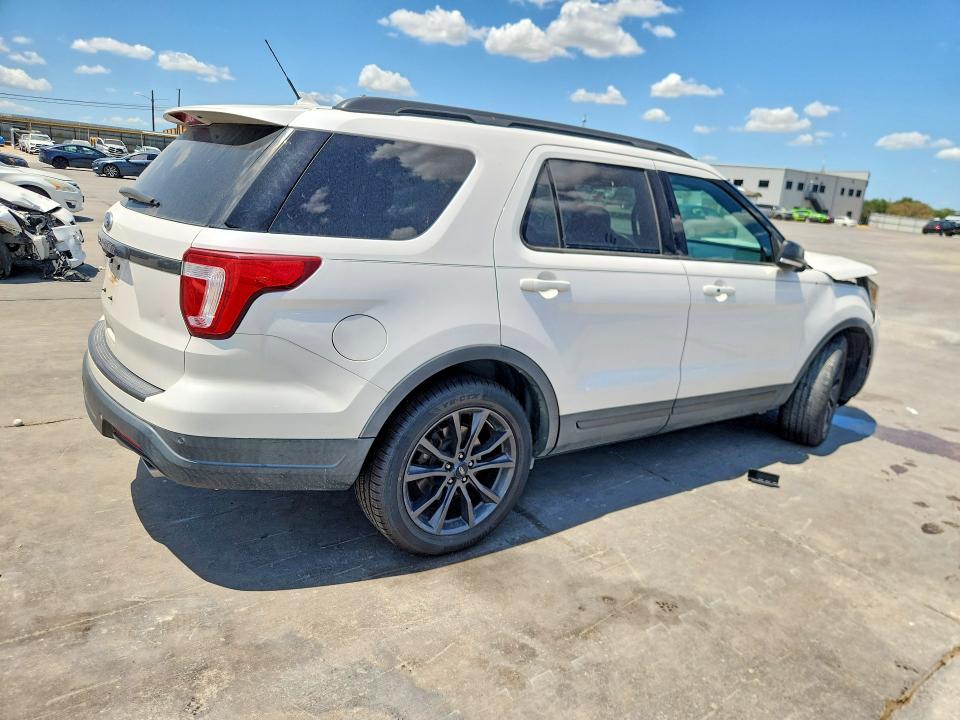 Photo 3 from auction – 2018 FORD EXPLORER with VIN 1FM5K7D8XJGB78172