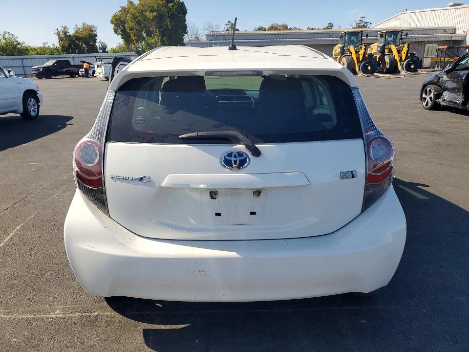 Photo 6 from auction – 2013 TOYOTA PRIUS C with VIN JTDKDTB35D1550879