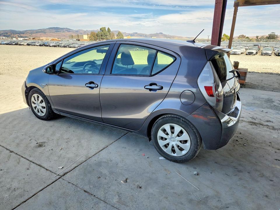Photo 2 from auction – 2013 TOYOTA PRIUS C with VIN JTDKDTB36D1032537