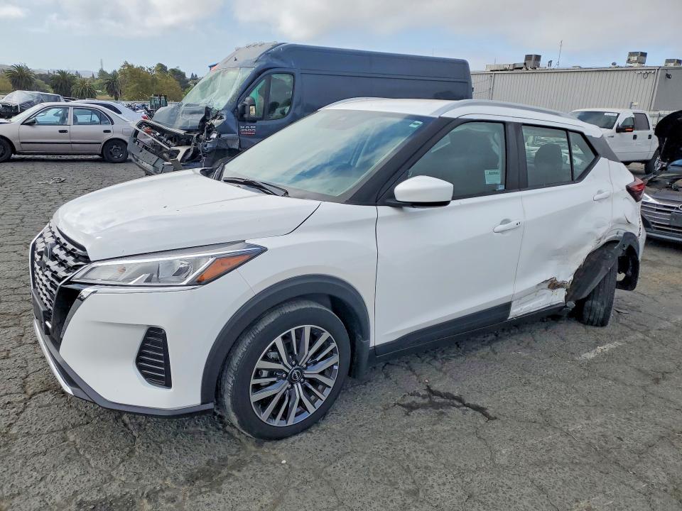 2023 NISSAN KICKS