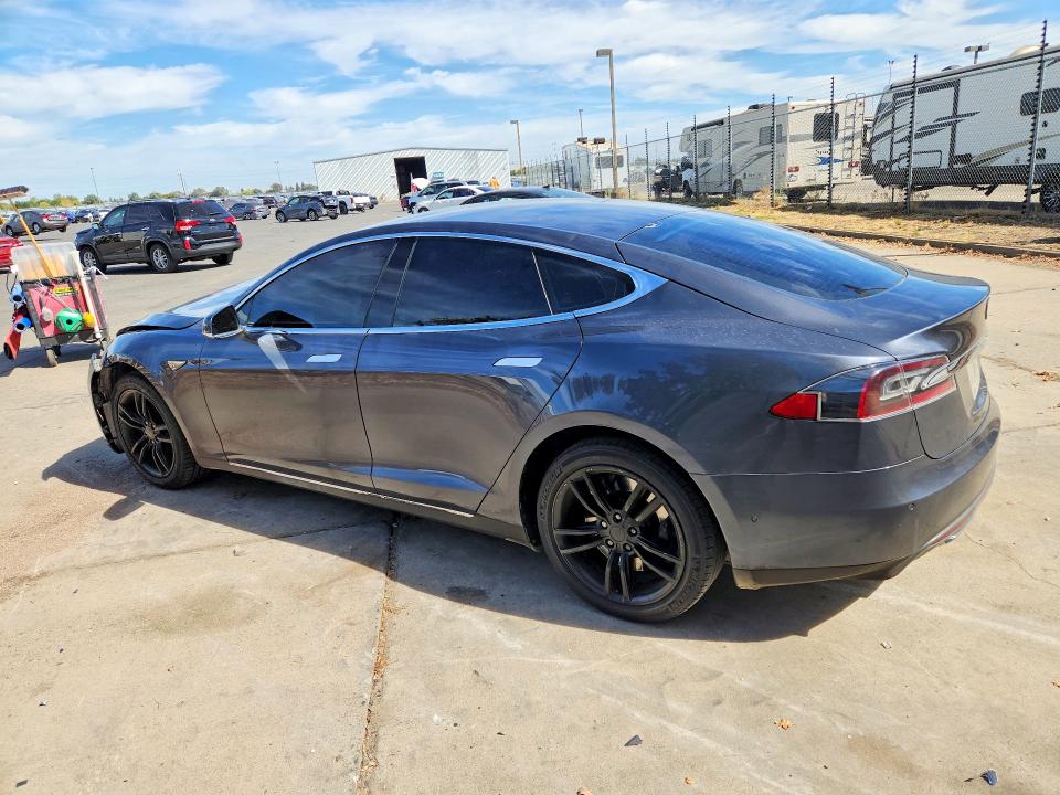 صورة رقم 2 من المزاد - 2015 TESLA MODEL S مع VIN 5YJSA1H28FFP73309