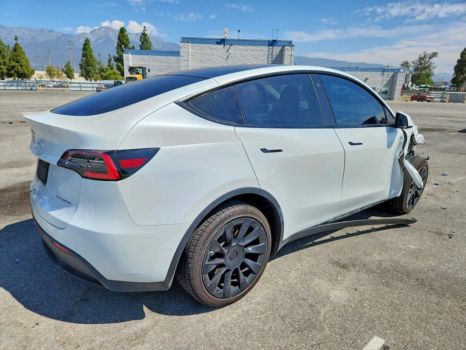 Photo 3 from auction – 2021 TESLA MODEL Y with VIN 5YJYGDEE2MF072478
