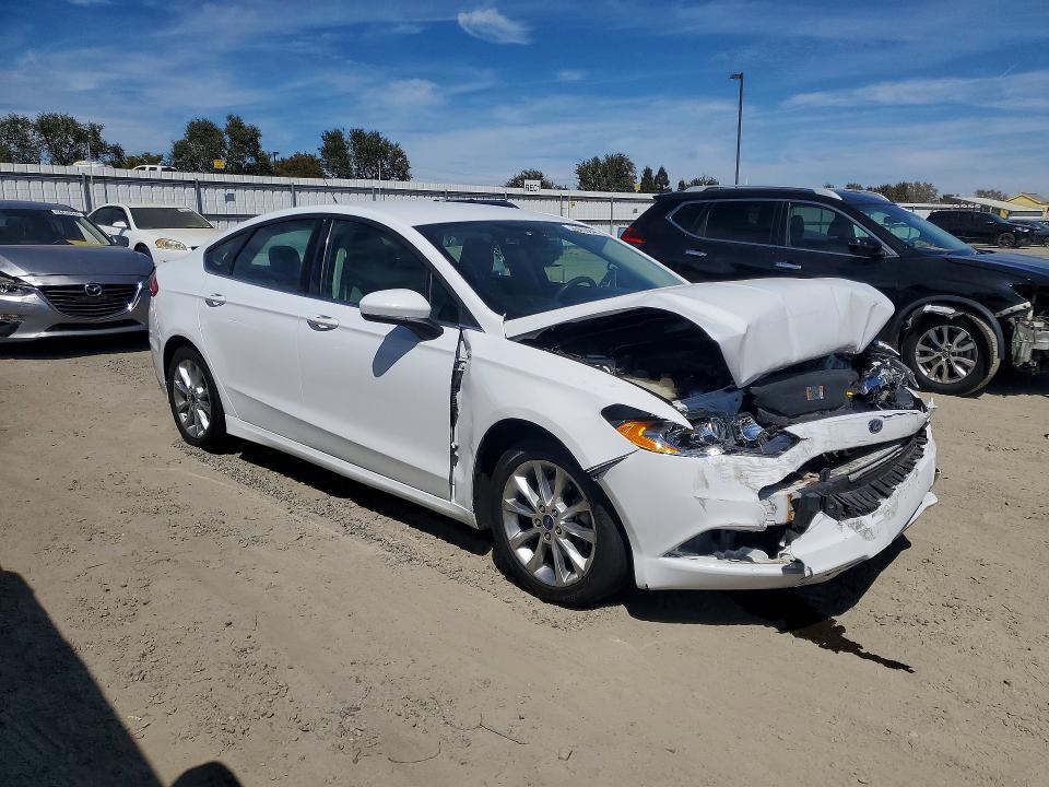 Photo 4 from auction – 2017 FORD FUSION with VIN 3FA6P0LU1HR266147