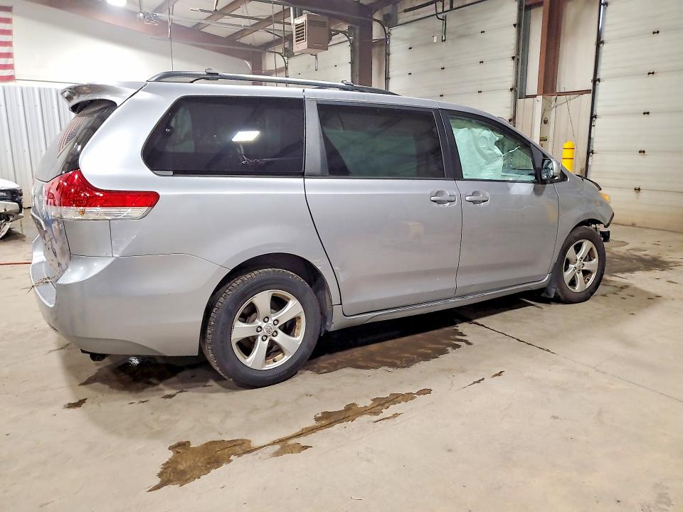 Zdjęcie 3 z aukcji – 2011 TOYOTA SIENNA z VIN 5TDKK3DC5BS086026
