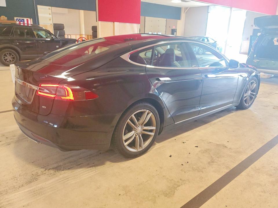 Photo 3 from auction – 2013 TESLA MODEL S with VIN 5YJSA1CN0DFP22336