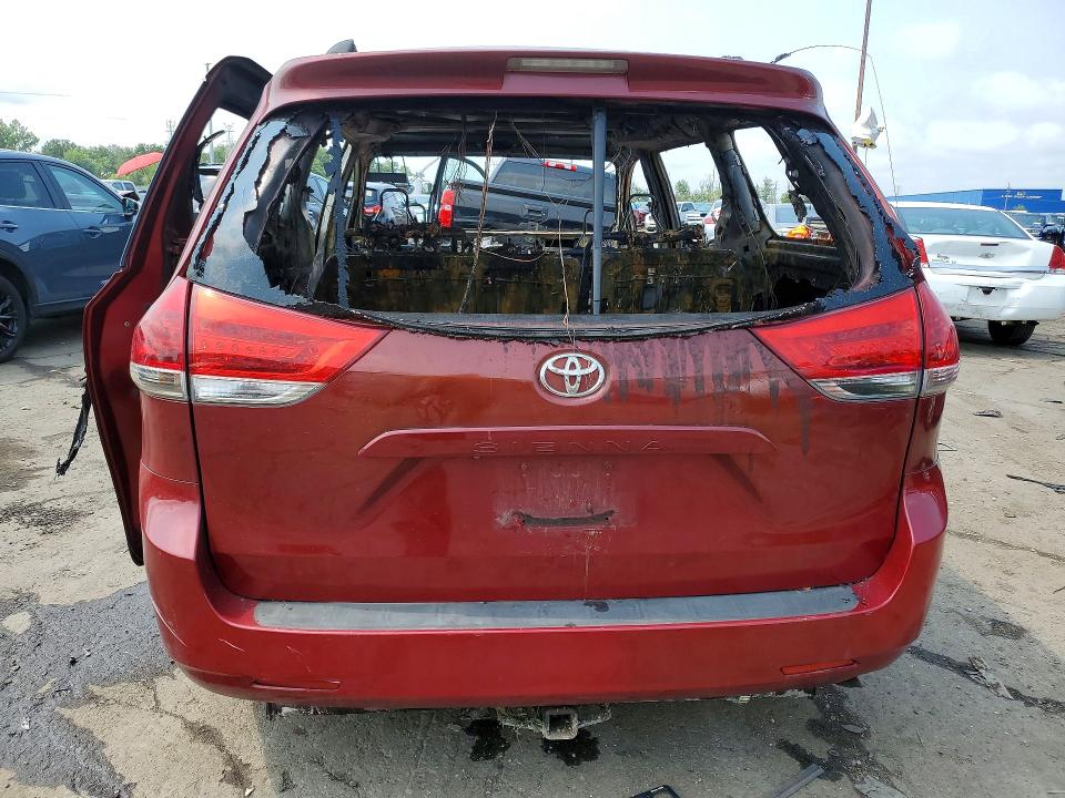 Photo 6 from auction – 2011 TOYOTA SIENNA with VIN 5TDKK3DC8BS035488