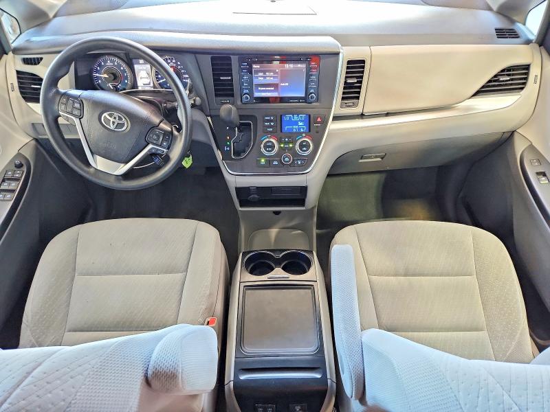 Photo 8 from auction – 2018 TOYOTA SIENNA with VIN 5TDJZ3DC0JS194950