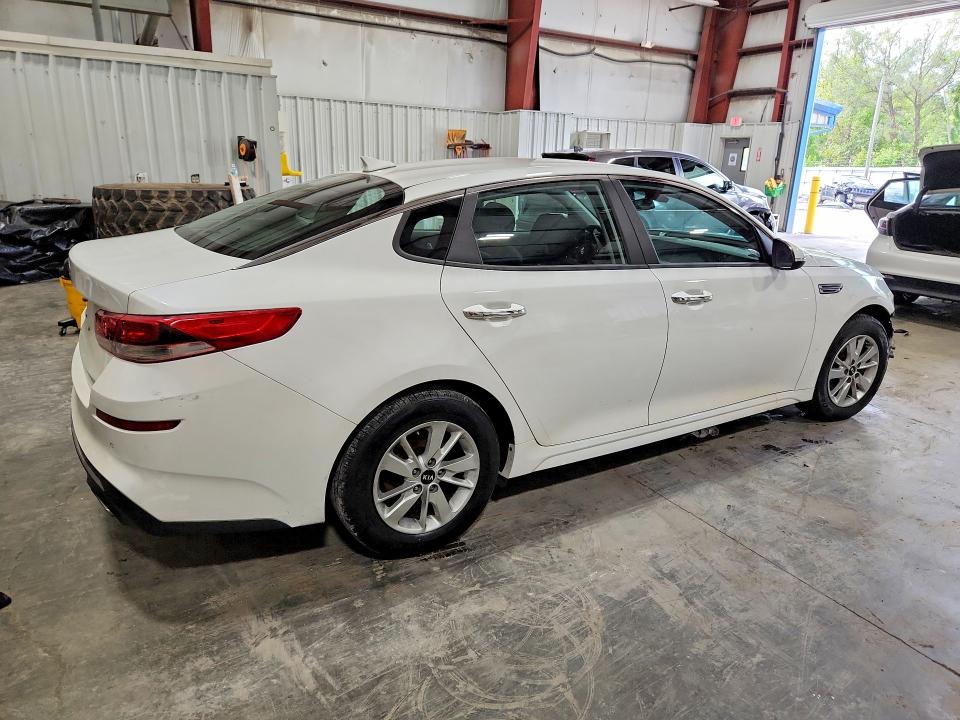 Photo 3 from auction – 2019 KIA OPTIMA with VIN 5XXGT4L39KG370724