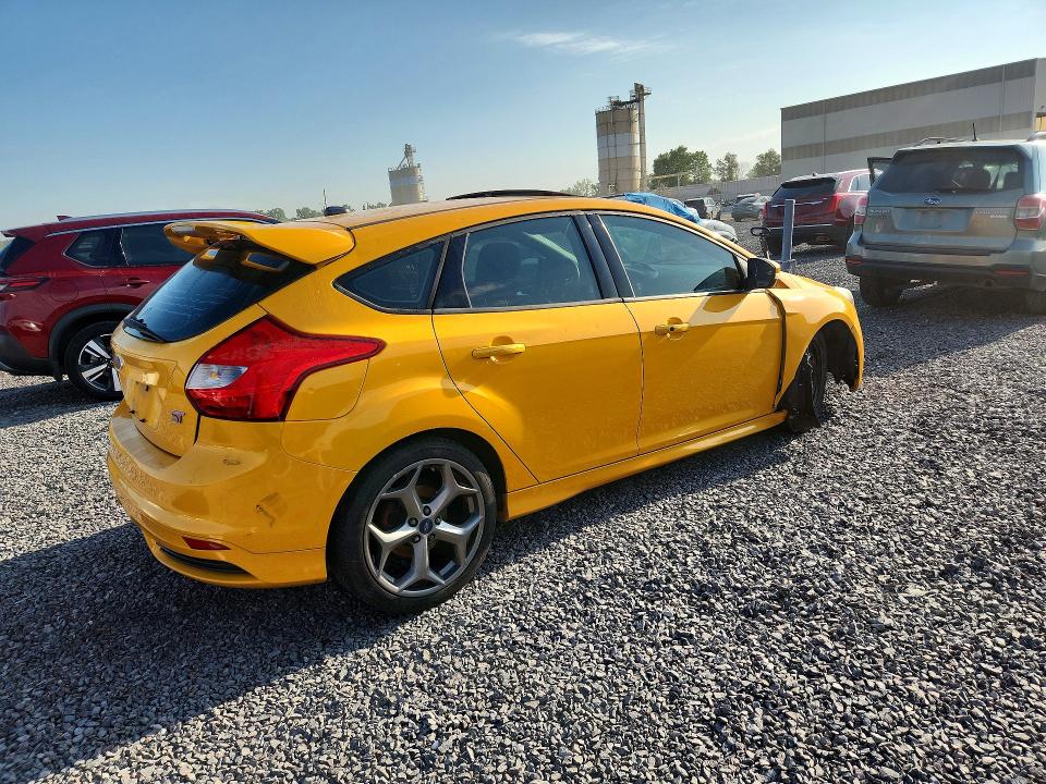Photo 3 from auction – 2013 FORD FOCUS with VIN 1FADP3L98DL126352