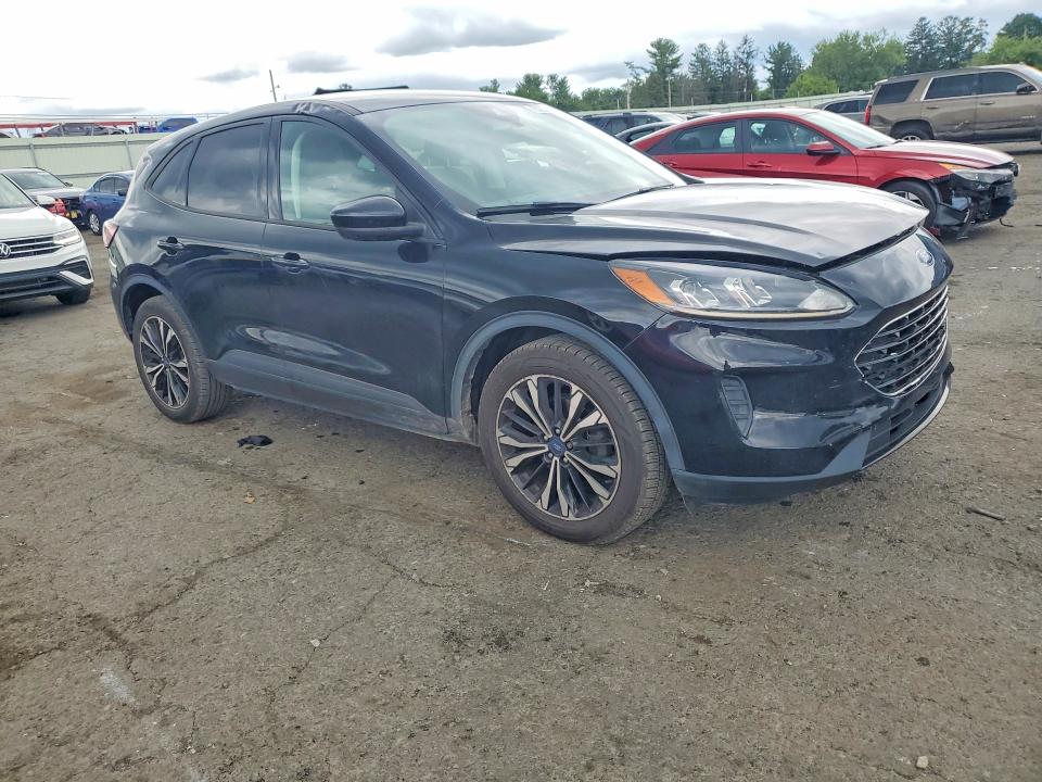 Photo 4 from auction – 2022 FORD ESCAPE with VIN 1FMCU0G69NUB94440