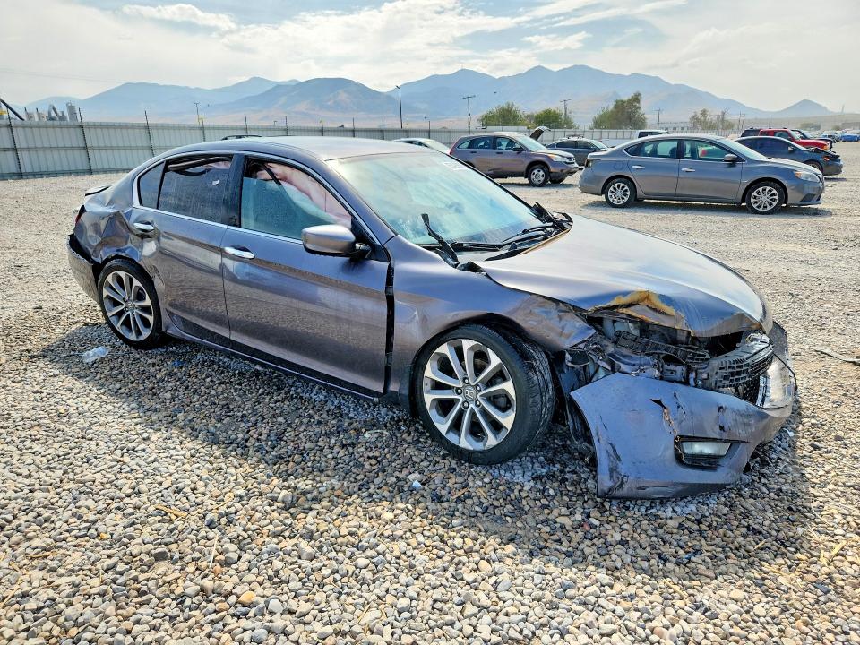 Photo 4 from auction – 2015 HONDA ACCORD with VIN 1HGCR2F53FA097524