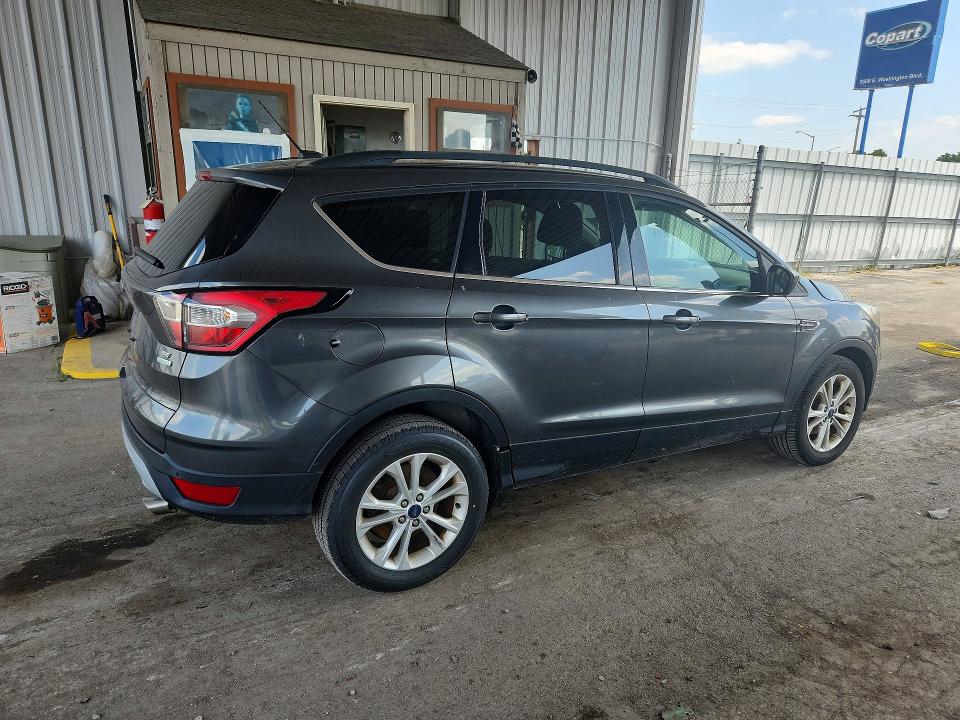 Photo 3 from auction – 2017 FORD ESCAPE with VIN 1FMCU0GD9HUA12707