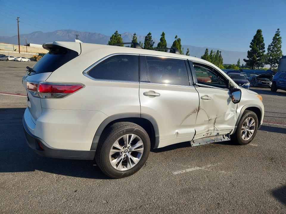 Photo 3 from auction – 2016 TOYOTA HIGHLANDER with VIN 5TDZKRFH7GS174285