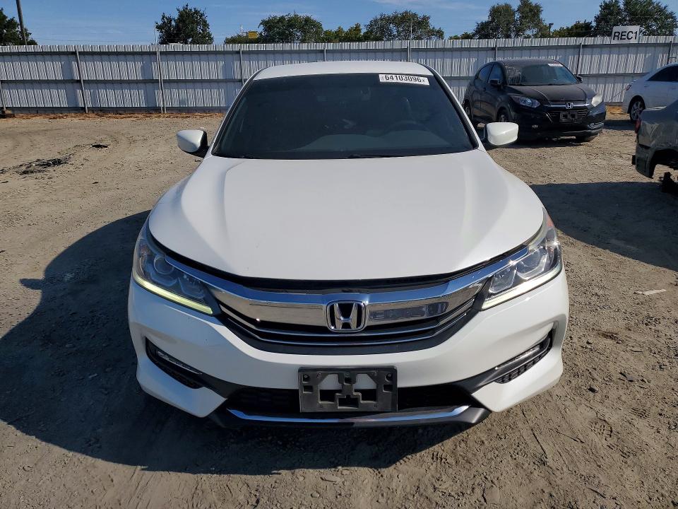 Photo 5 from auction – 2017 HONDA ACCORD with VIN 1HGCR2F5XHA267073