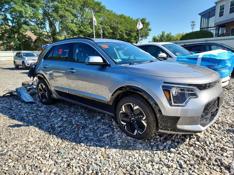 Photo 4 from auction – 2023 KIA NIRO with VIN KNDCR3L12P5053949