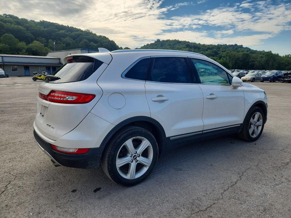 Photo 3 from auction – 2018 LINCOLN MKC with VIN 5LMCJ1D9XJUL08689