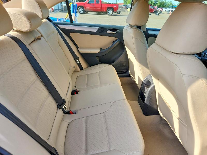 Photo 10 from auction – 2014 VOLKSWAGEN JETTA with VIN 3VWB17AJ1EM409857