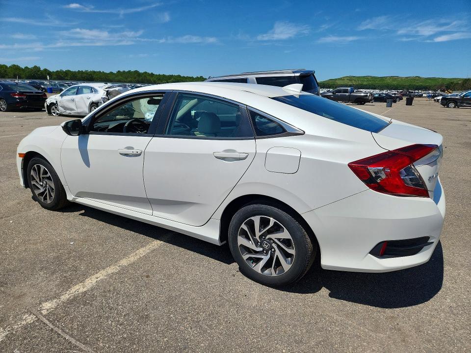 Photo 2 from auction – 2018 HONDA CIVIC with VIN 19XFC2F73JE207122