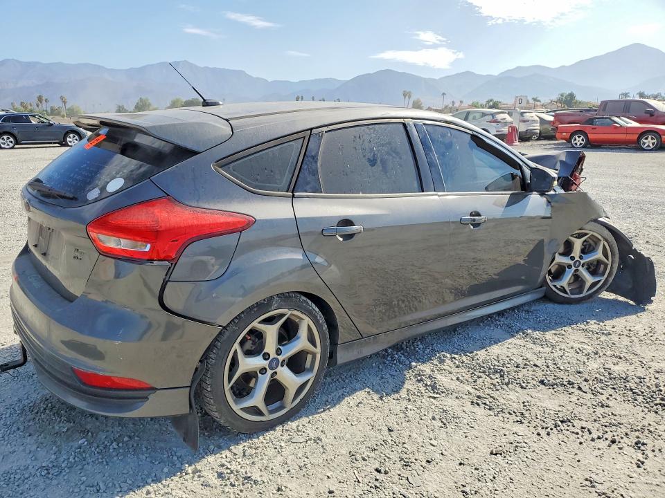 Photo 3 from auction – 2015 FORD FOCUS with VIN 1FADP3L93FL375242