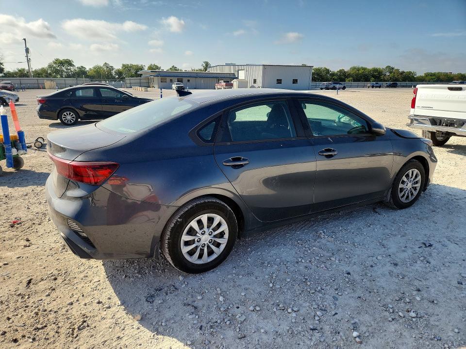 Photo 3 from auction – 2022 KIA FORTE with VIN 3KPF24AD1NE463826
