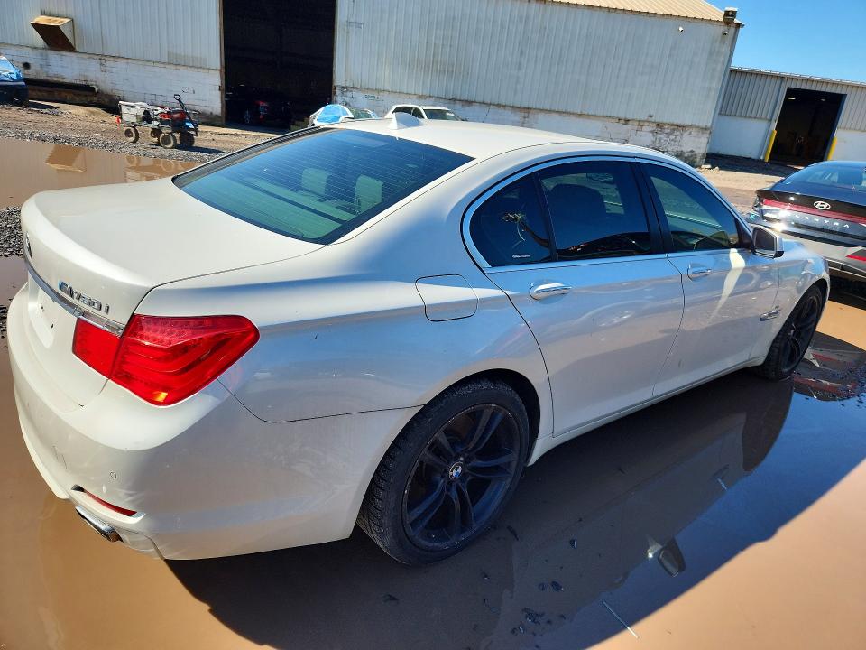Photo 3 from auction – 2010 BMW 750 with VIN WBAKC6C55ACL67838
