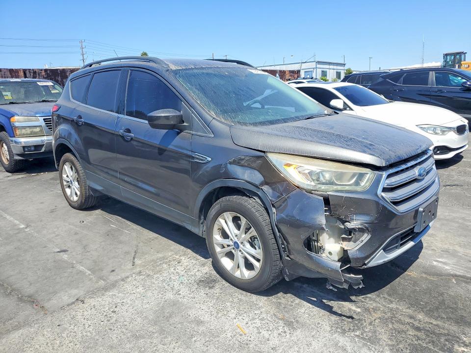Photo 4 from auction – 2017 FORD ESCAPE with VIN 1FMCU0GD7HUB15608