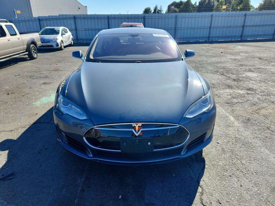 Photo 5 from auction – 2013 TESLA MODEL S with VIN 5YJSA1CN4DFP05930
