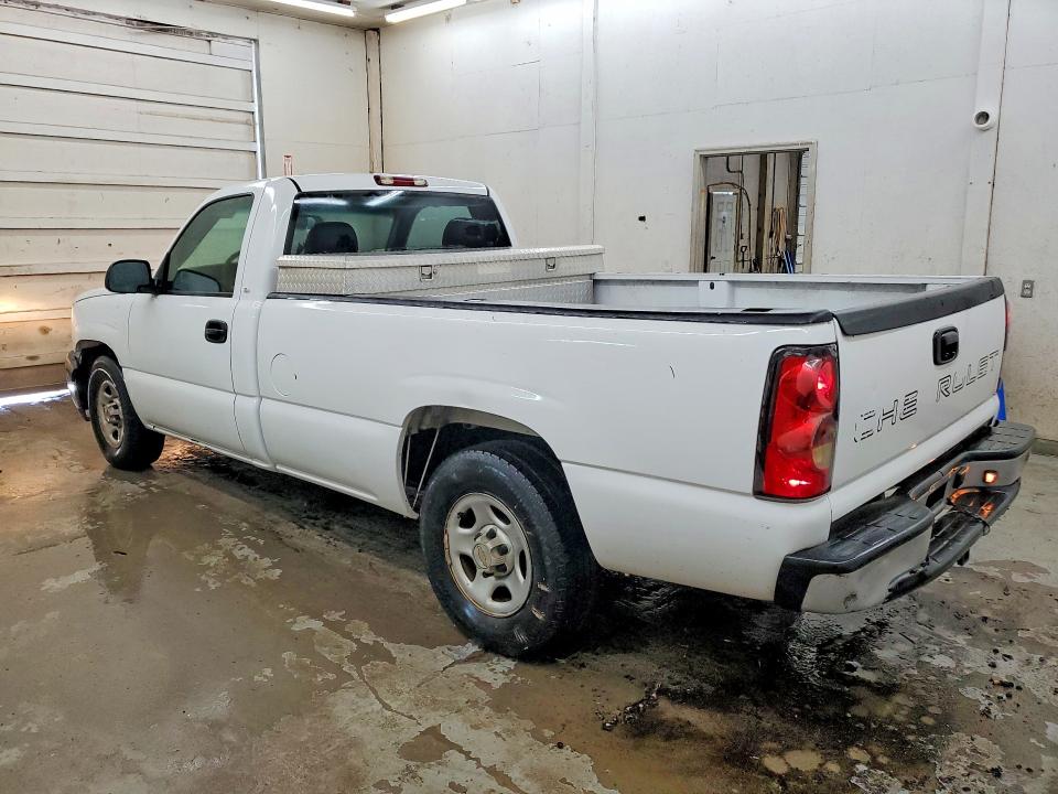 Photo 2 from auction – 2004 CHEVROLET SILVERADO with VIN 1GCEC14VX4Z327404
