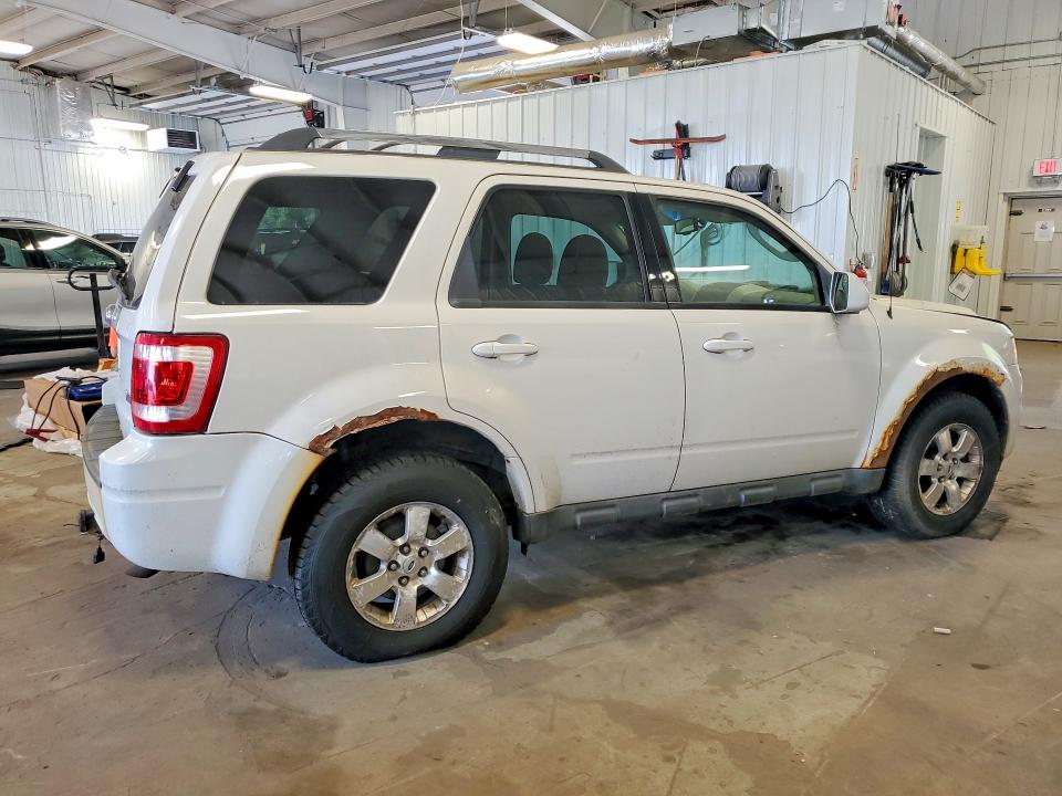 Photo 3 from auction – 2010 FORD ESCAPE with VIN 1FMCU9EG2AKC22049