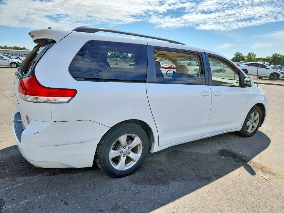 Photo 3 from auction – 2012 TOYOTA SIENNA with VIN 5TDKK3DC7CS216289