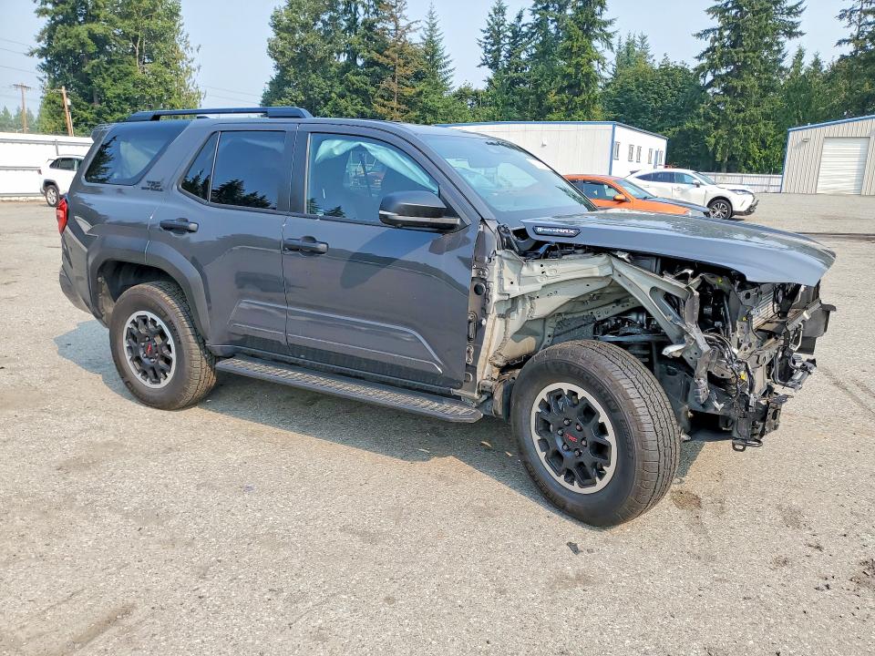 Photo 4 from auction – 2025 TOYOTA 4RUNNER with VIN JTEVB5BR4S5010539