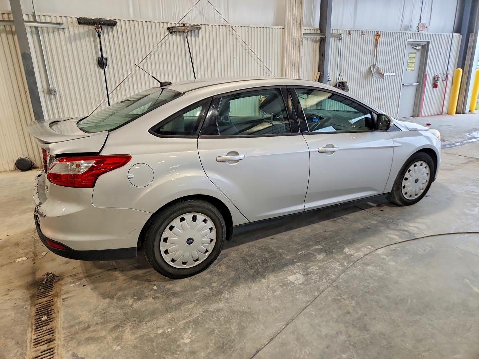 Photo 3 from auction – 2013 FORD FOCUS with VIN 1FADP3F22DL321765