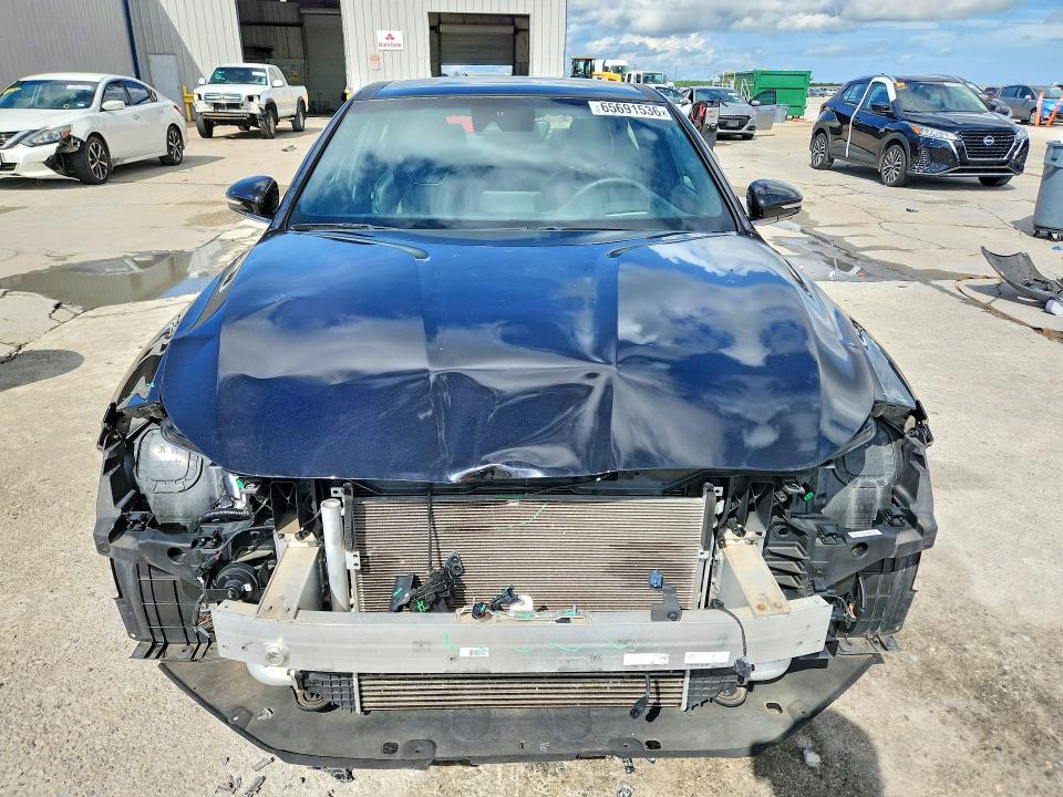 Photo 5 from auction – 2019 GENESIS G70 with VIN KMTG44LA7KU026879