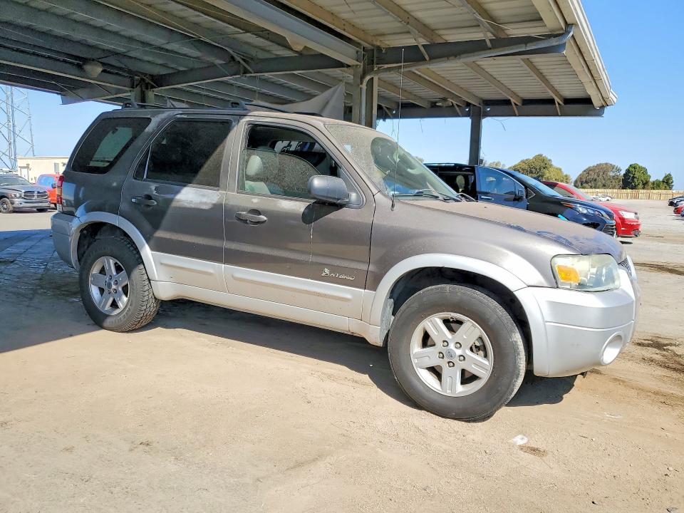 Photo 4 from auction – 2006 FORD ESCAPE with VIN 1FMCU96H56KC06300