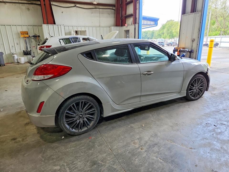 Photo 3 from auction – 2013 HYUNDAI VELOSTER with VIN KMHTC6AD8DU153213