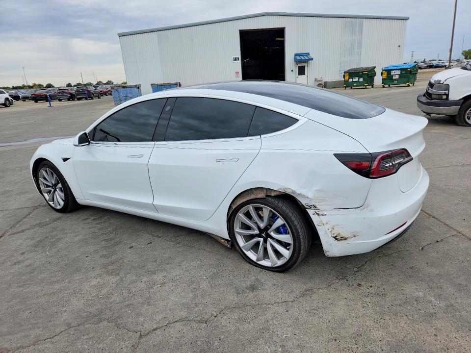Фото 2 с аукциона – 2018 TESLA MODEL 3 с VIN 5YJ3E1EB6JF117678