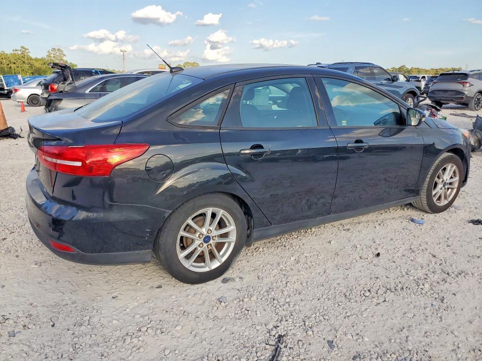 Photo 3 from auction – 2015 FORD FOCUS with VIN 1FADP3F27FL335258