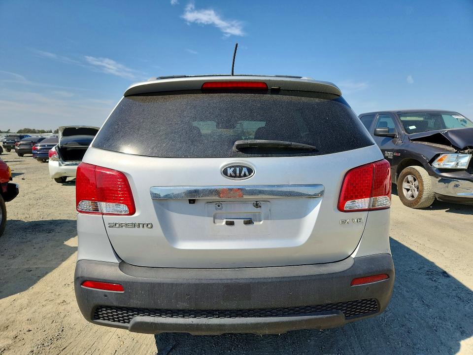 Photo 6 from auction – 2012 KIA SORENTO with VIN 5XYKU4A22CG201305