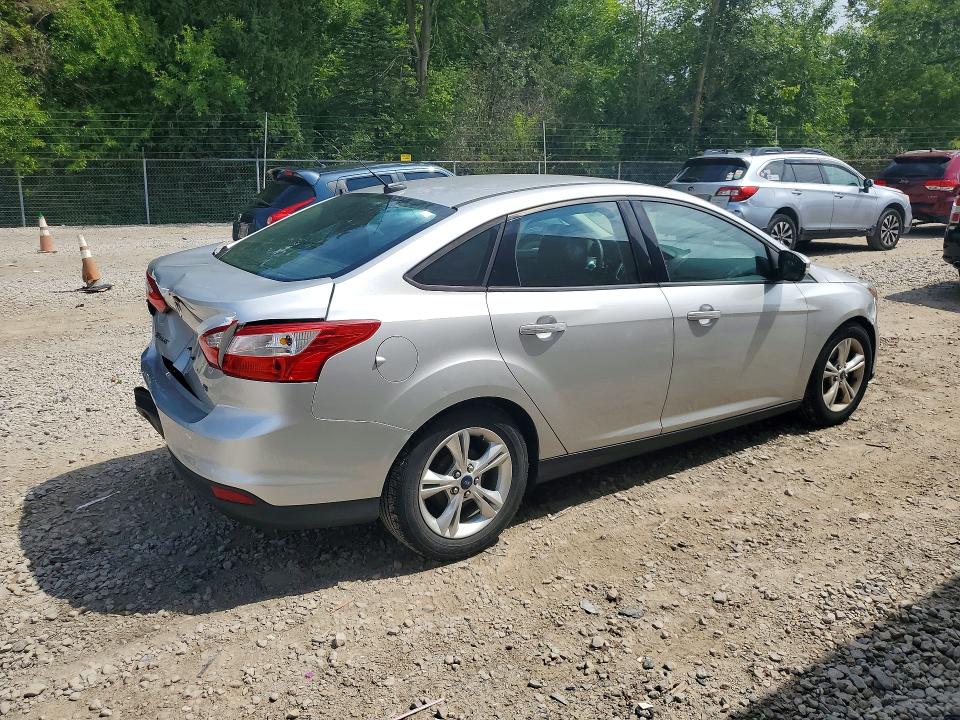 Photo 3 from auction – 2014 FORD FOCUS with VIN 1FADP3F25EL202335