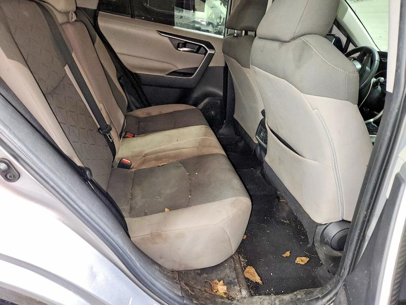 Photo 11 from auction – 2022 TOYOTA RAV4 with VIN 2T3P1RFV4NC265852